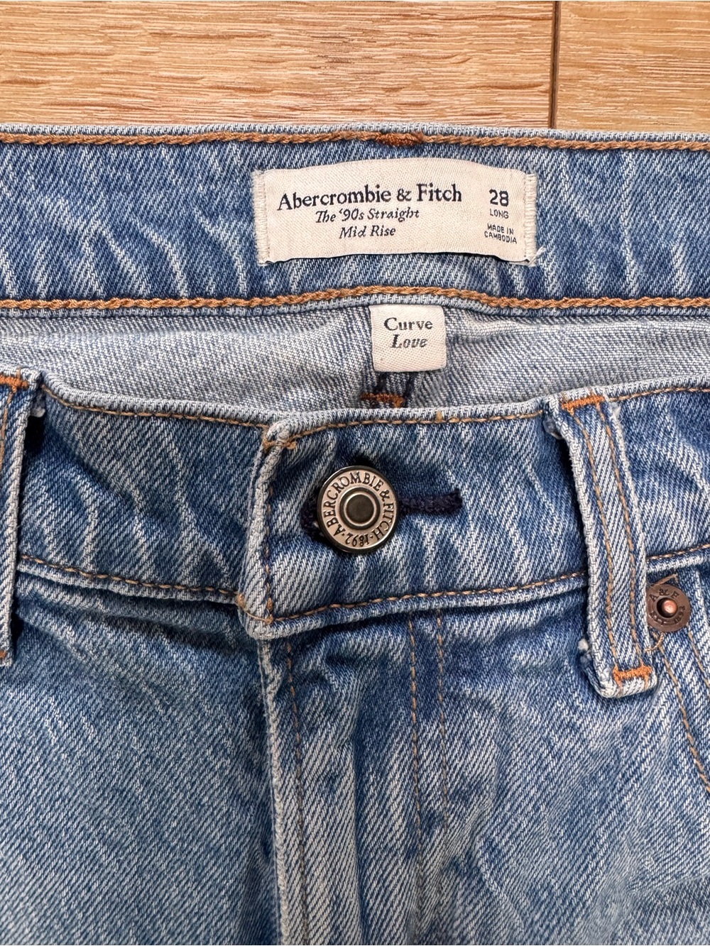 Abercrombie & Fitch Women’s 90s straight mid rise jeans curve love 28 long
